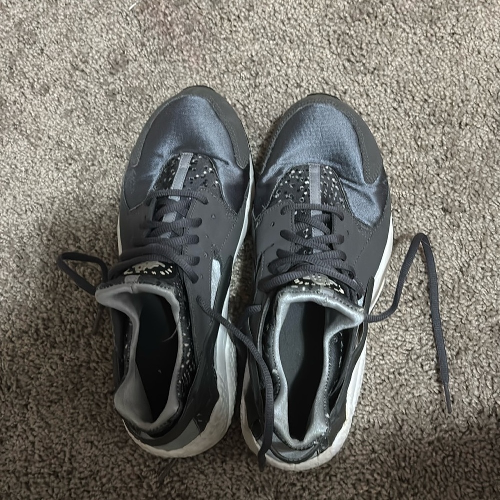 Nike Air Hurache air gray print with white spots not sold online anywheree